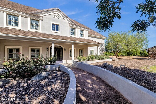 Building Photo - 856 W Quail Cir