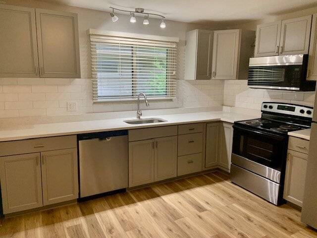 Brand new cabinets, counter tops, and appliances - 152 Flint Ridge Dr