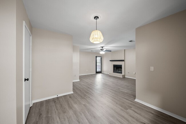 Building Photo - 24 Oak Ridge Dr
