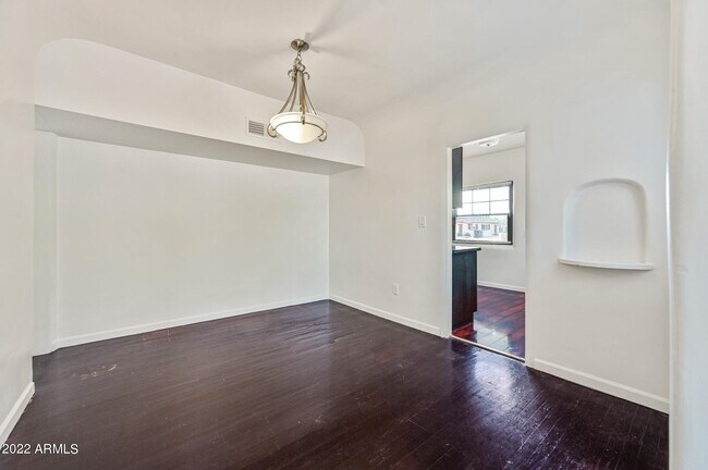 Building Photo - 3949 E Earll Dr