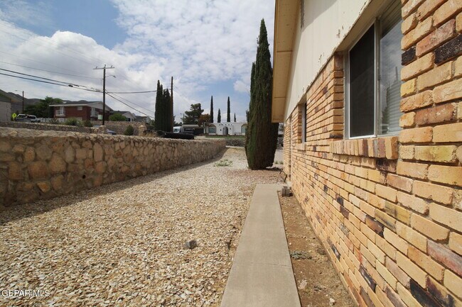 Building Photo - 3406 Moonlight Ave