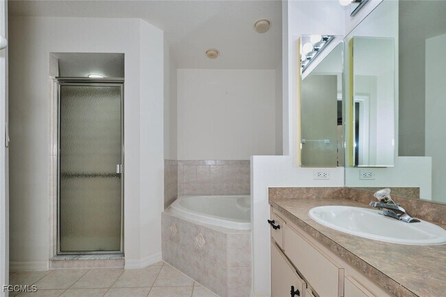 Building Photo - 132 SE 19th Terrace