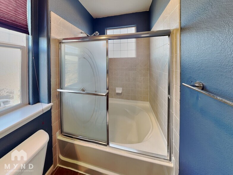 Building Photo - 803 E 98th Ave