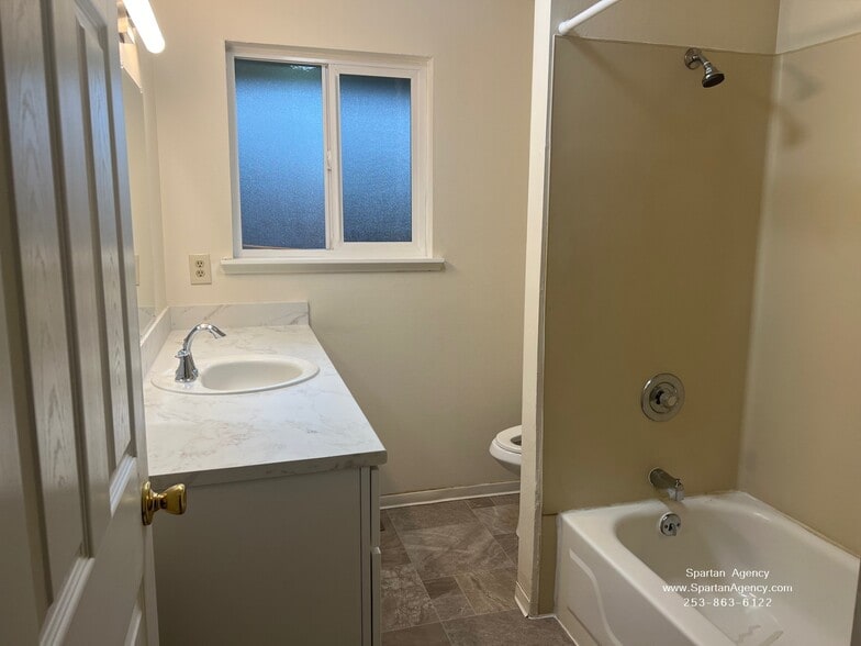 Building Photo - 803 9th St NW