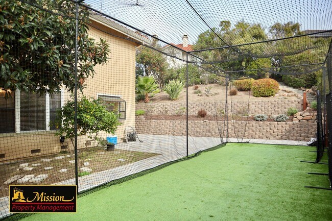 Building Photo - Luxury home with turf baseball/softball ba...