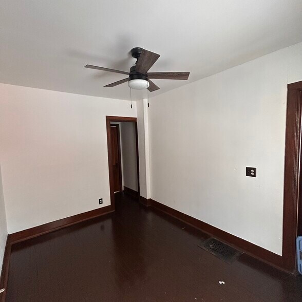 Building Photo - 406 Chestnut St