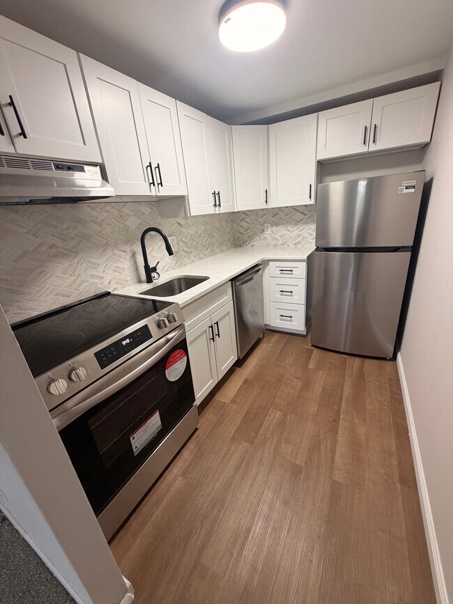 Building Photo - 27705 Valley Run Dr