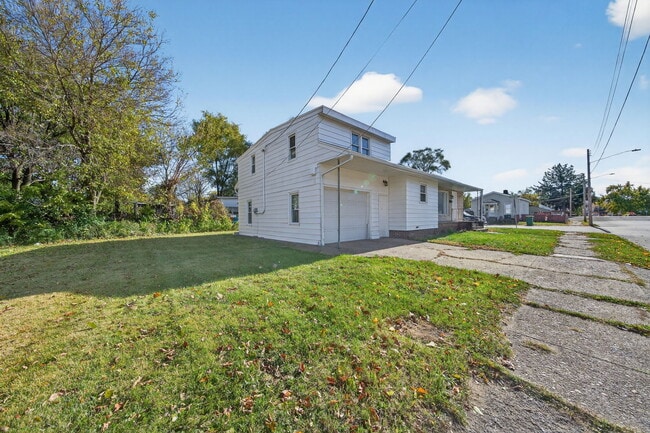 Building Photo - 336 Smith St