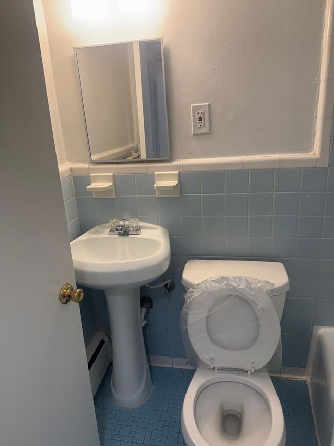 Interior Photo - 1111 D ST NE