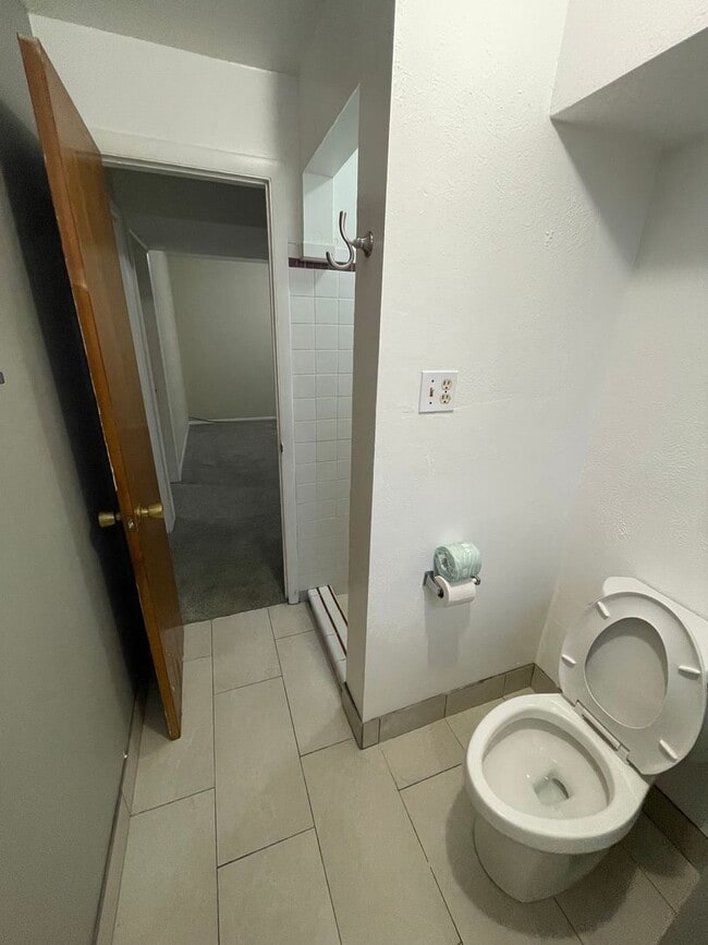 Building Photo - 4 Bed 2 Bath Ranch style Home Available Oc...