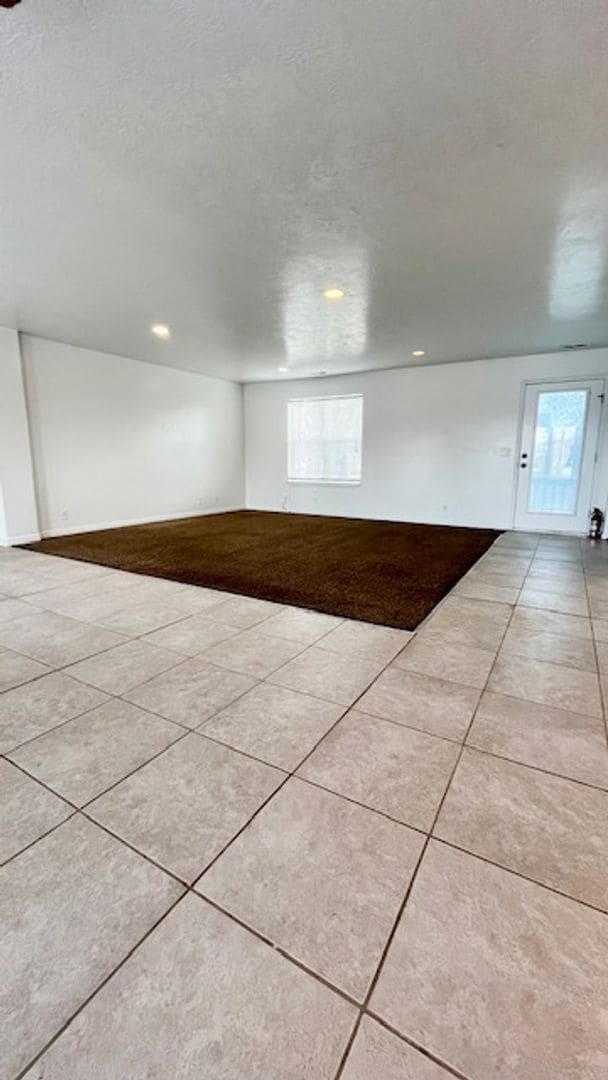 Building Photo - 1285 W 500 N