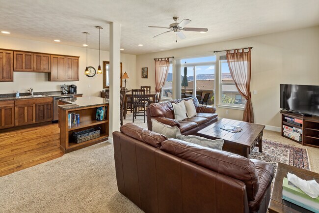 Building Photo - 23251 Sunserra Loop NW