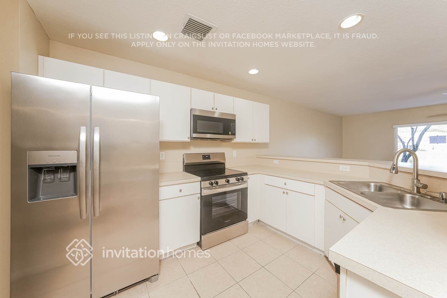 Building Photo - 16099 Sierra Palms Dr