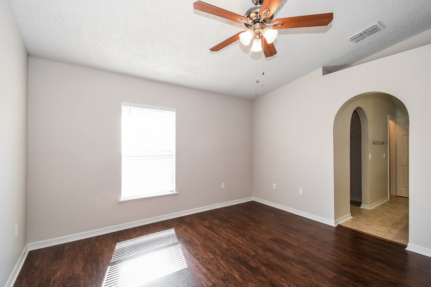 Building Photo - 7428 Prosperity Park Rd N