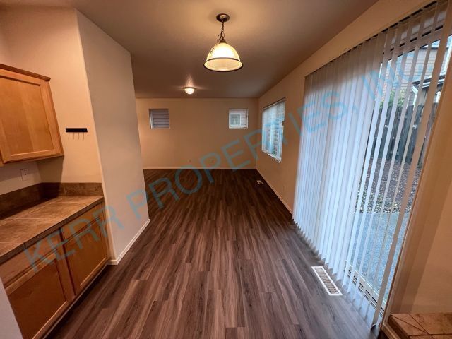 Building Photo - 4 Bd / 2.5 Bth - Central A/C - Attached Ga...
