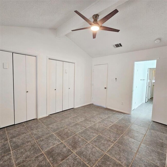 Building Photo - 409 El Secreto St