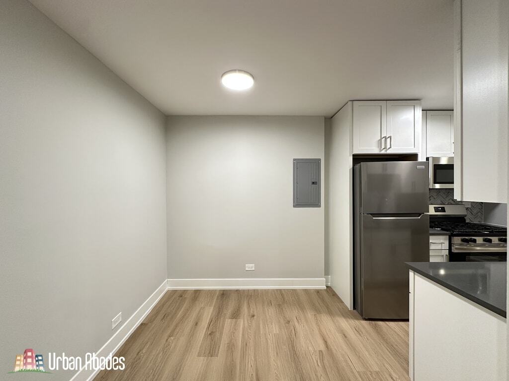 Building Photo - 533 W Aldine Ave