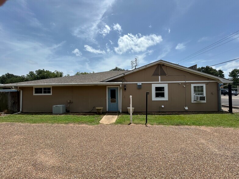 Gated entrance - 17140 FM 344 W