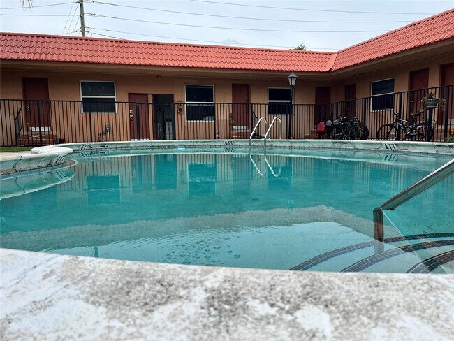 Building Photo - 2037 Madison St