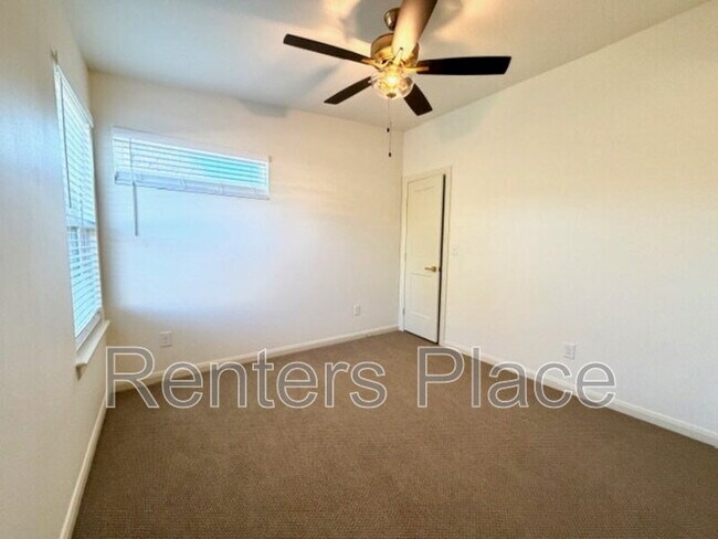 Building Photo - 1140 S Quincy Ave