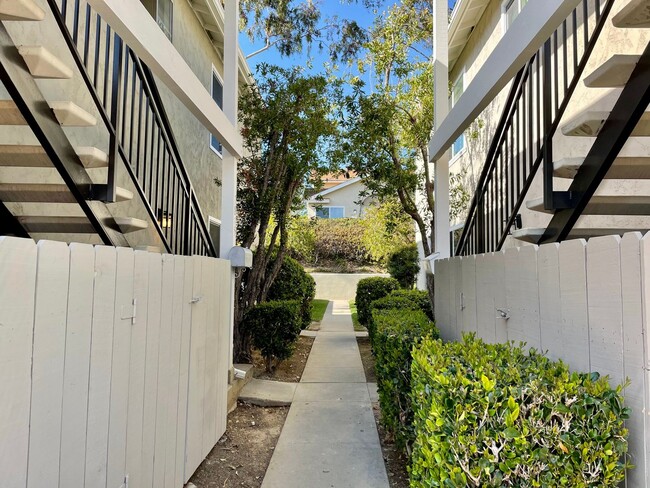 Building Photo - Spacious 2-Bedroom UTC Townhome with Garag...