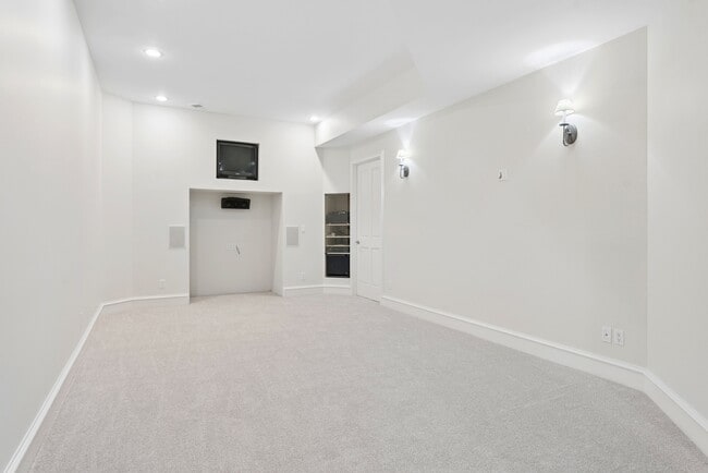 Building Photo - 400 Clayton St