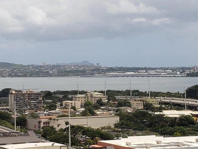 Building Photo - Century Park Plaza Condo - 1 bedroom, 1 bath, 1 parking - Avail 11/9/24