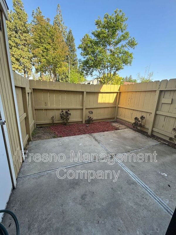 Building Photo - 4885 N Backer Ave