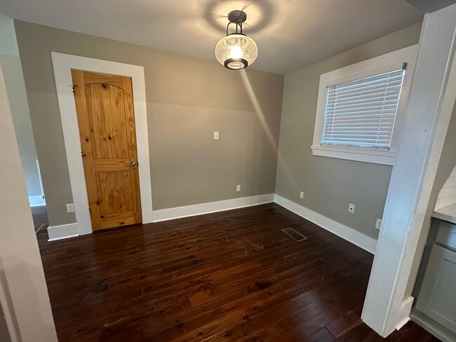 Building Photo - Beautiful 1 Bedroom in Highland