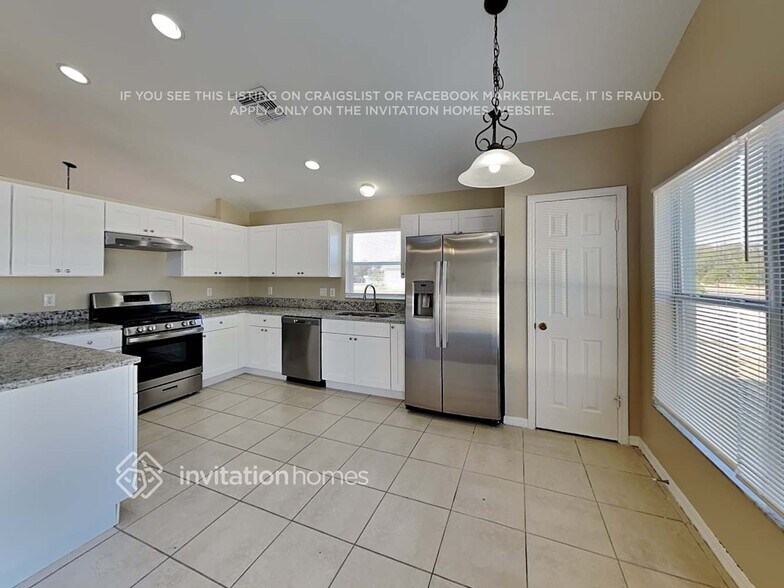 Building Photo - 1106 Sophia Blvd