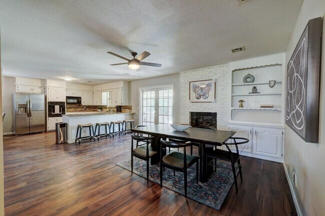 Building Photo - Turnkey Gem: Fully Furnished 5-Bedroom Home with Spacious Layout and Corner Lot!