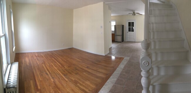 Building Photo - 196 Frank St