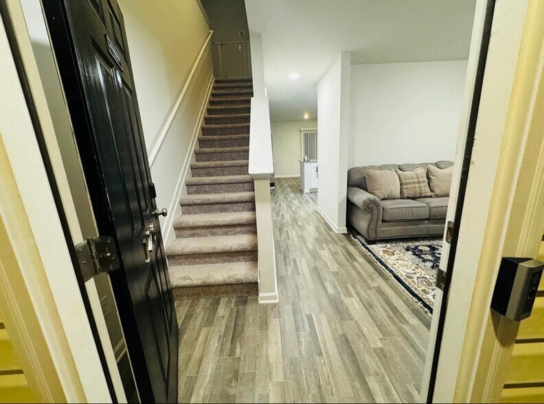 Building Photo - 126 Evonshire Blvd