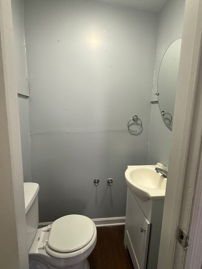 Building Photo - 1300 Woodland Dr