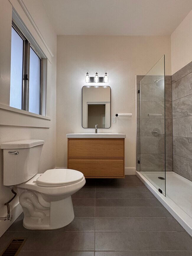 Building Photo - Poplar