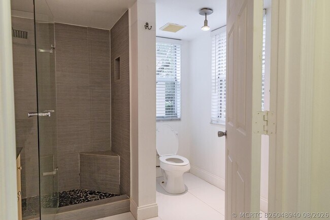 Building Photo - 2451 Centergate Dr