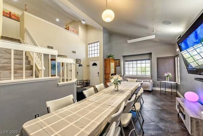 Building Photo - 4823 Illustrious St
