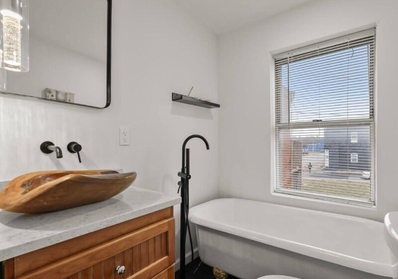 Building Photo - 2002 E Preston St