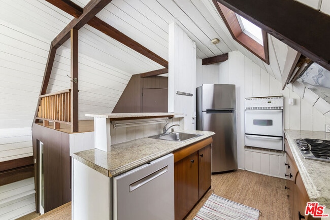 Building Photo - 7149 Woodrow Wilson Dr