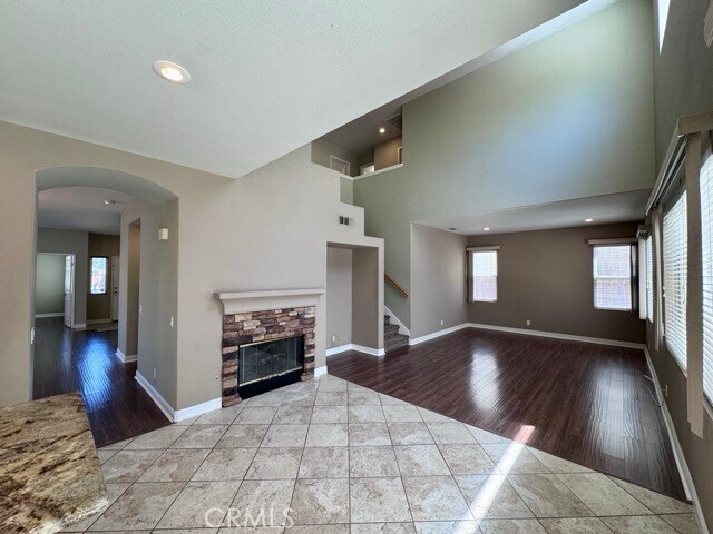 Building Photo - 30997 Oakhill Dr