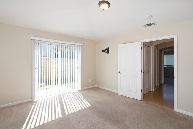 Building Photo - Schedule a tour today for a BEAUTIFUL 3-Be...