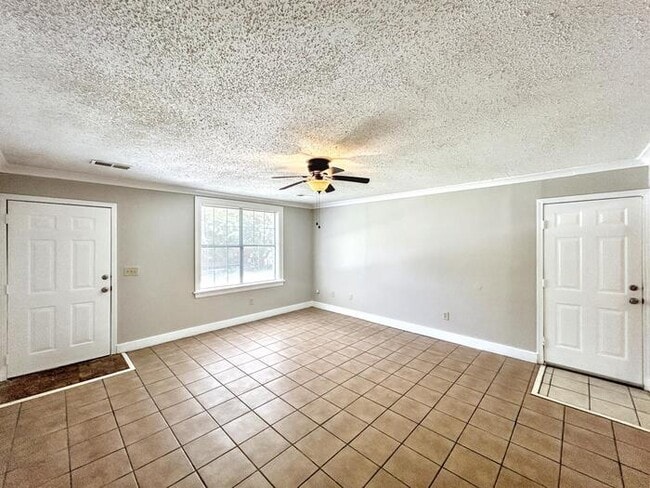 Building Photo - 3582 Kensett Dr