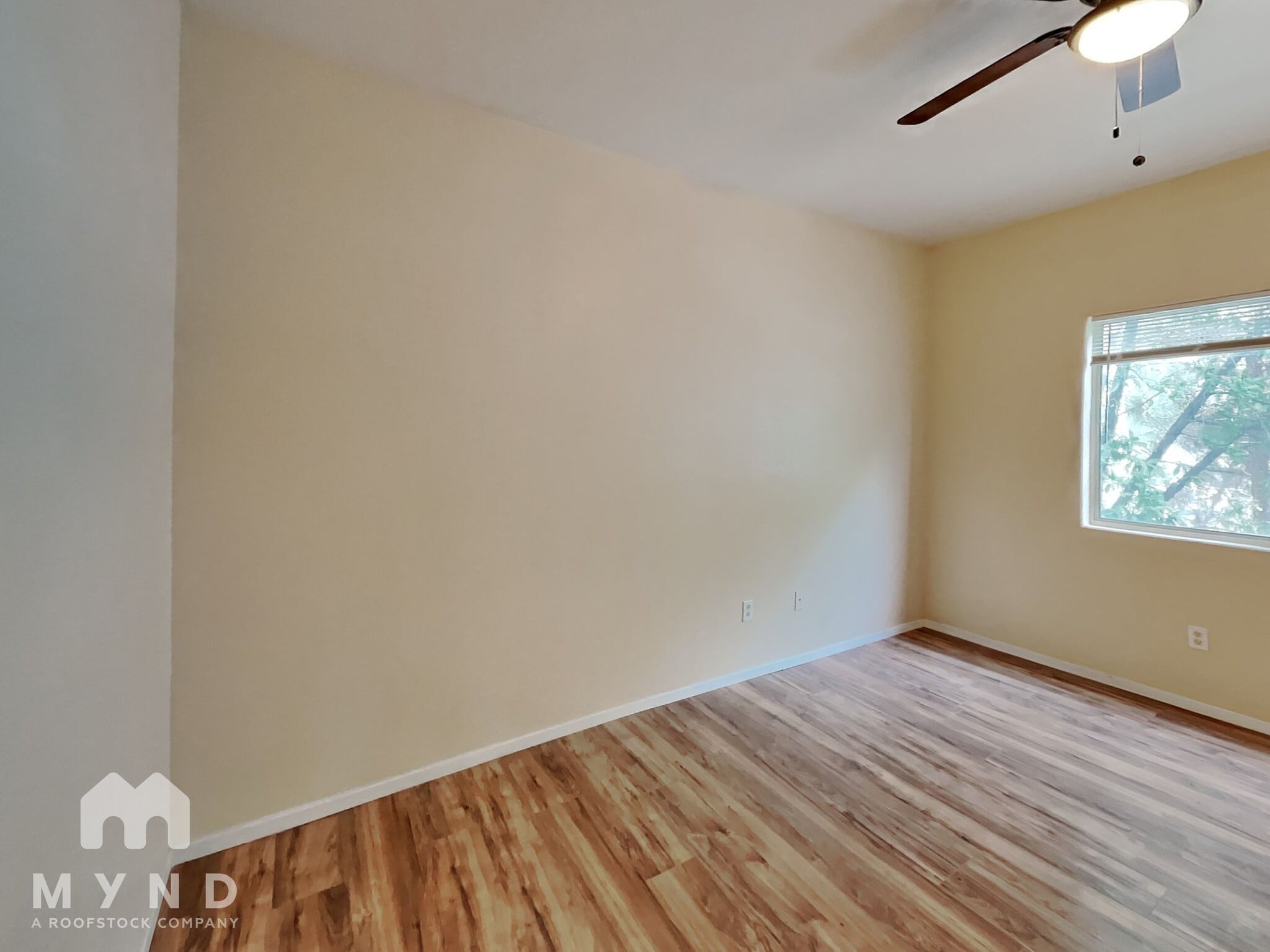 Building Photo - 5655 E Sahara Ave
