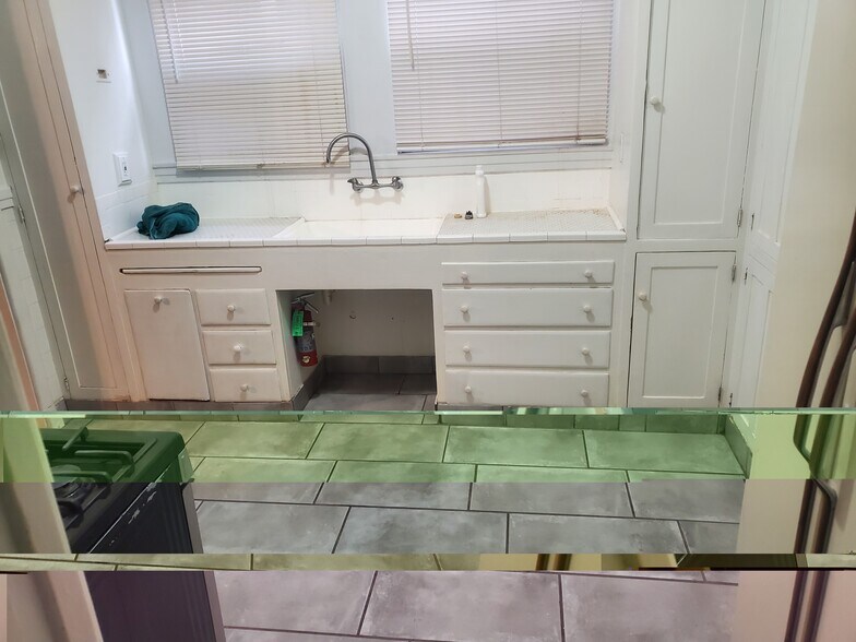 Building Photo - 1209 N San Joaquin St