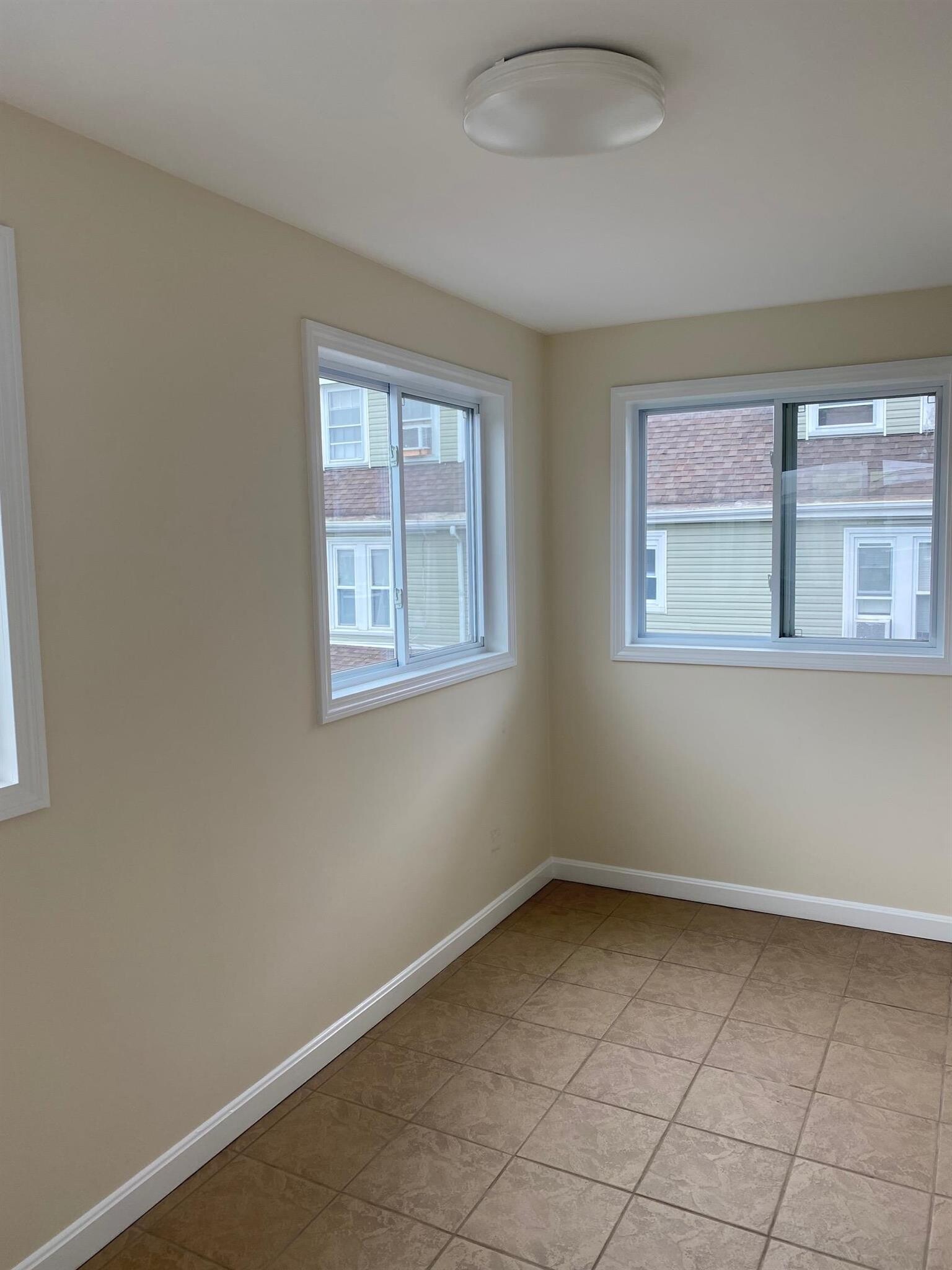 Building Photo - 190 Harvard St