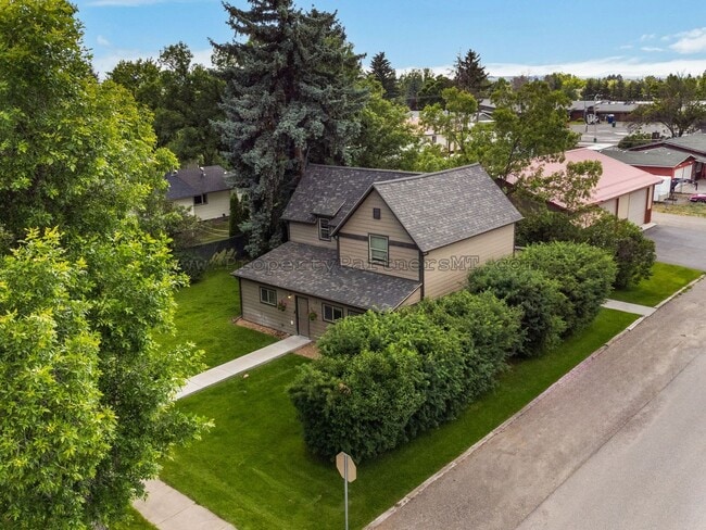 Building Photo - *** $1,000 off First Month's rent!*** Hist...