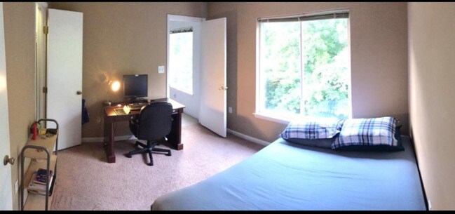 Building Photo - 1420 Collegiate Cir