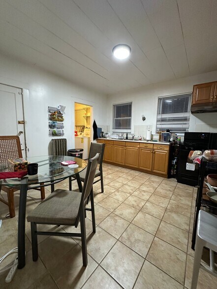 Building Photo - 11 Chester St