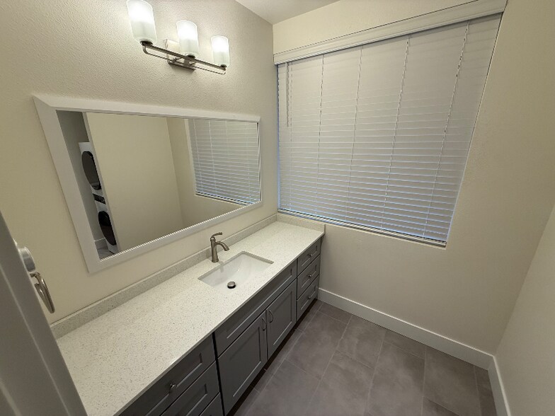 Building Photo - 849 Spring St