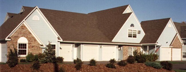 Building Photo - 3325 Echo Dells Ave